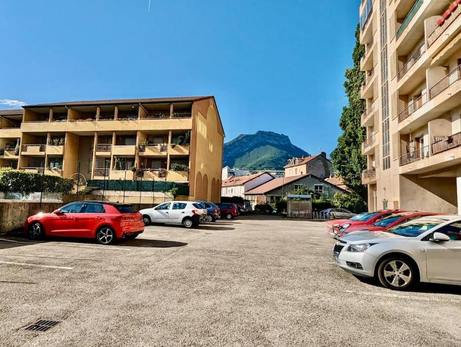Magnifique T2 Refait A Neuf - Calme & Tout Equipe Avec Parking Grenoble Luaran gambar